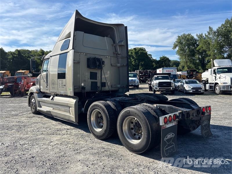 Western Star 5700 6x4 T/A Sleeper Truck Tractor Vlačilci