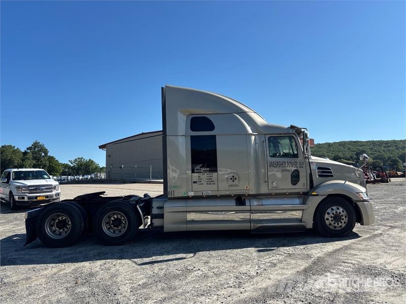 Western Star 5700 6x4 T/A Sleeper Truck Tractor Vlačilci