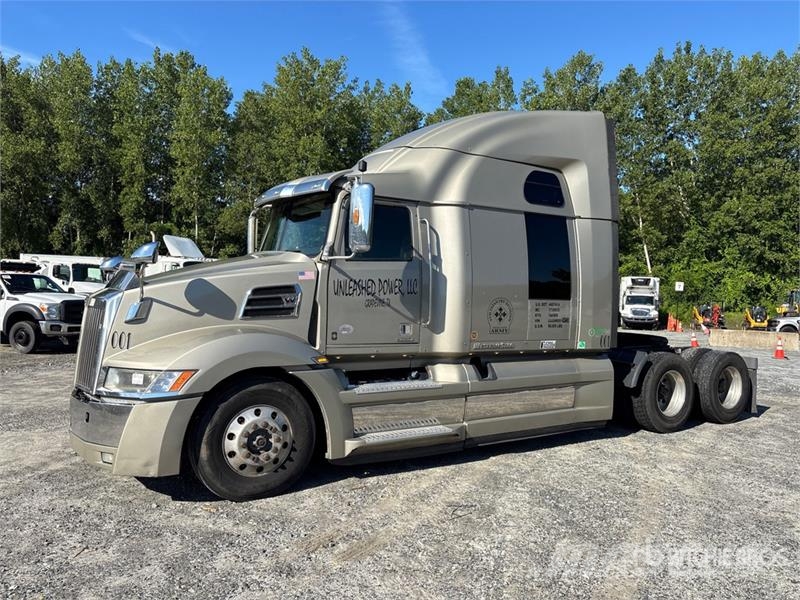 Western Star 5700 6x4 T/A Sleeper Truck Tractor Vlačilci