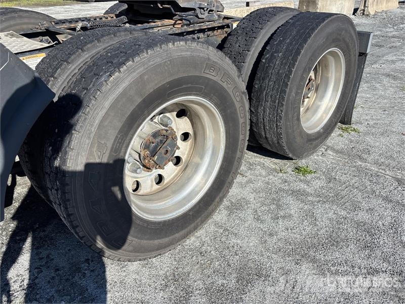 Western Star 5700 6x4 T/A Sleeper Truck Tractor Vlačilci