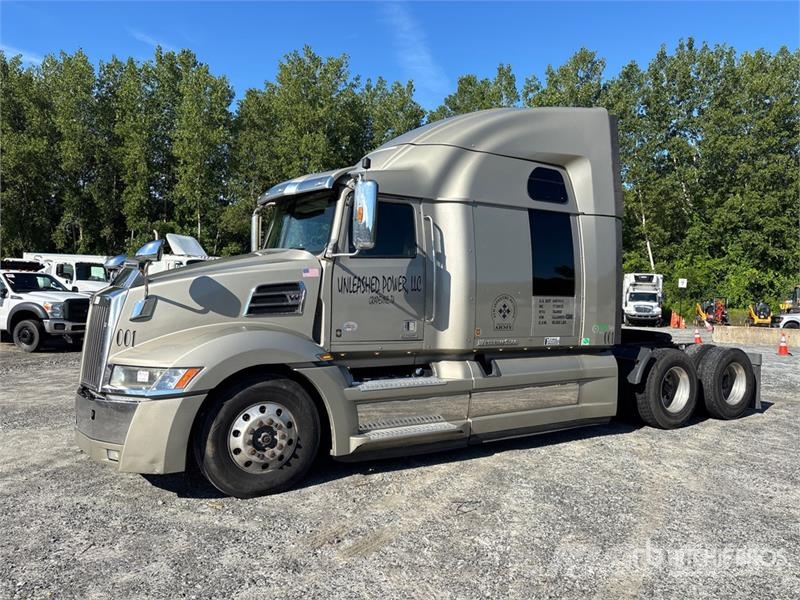 Western Star 5700 6x4 T/A Sleeper Truck Tractor Vlačilci