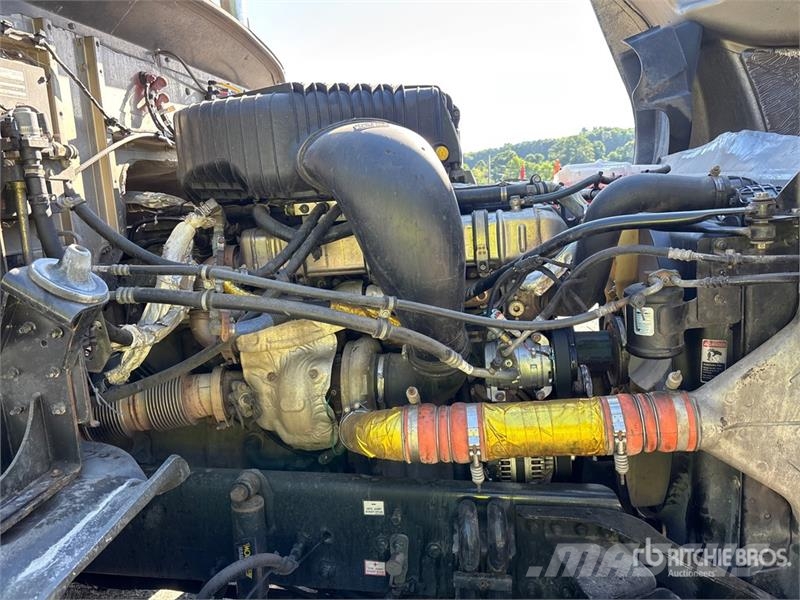 Western Star 5700 6x4 T/A Sleeper Truck Tractor Vlačilci