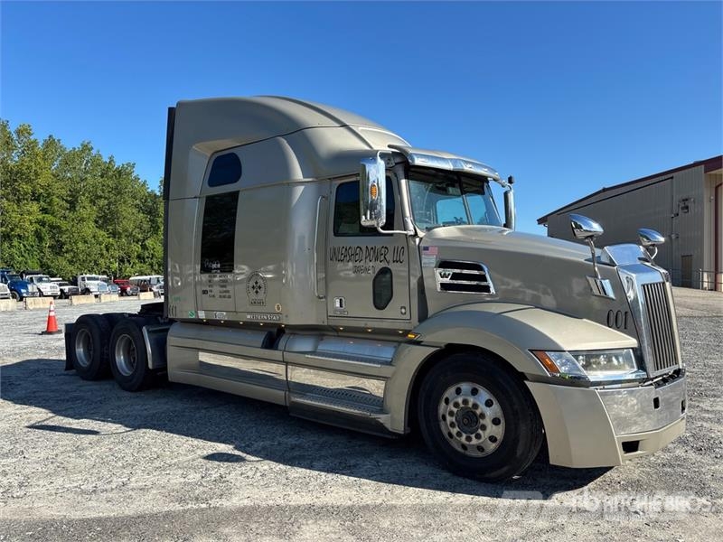 Western Star 5700 6x4 T/A Sleeper Truck Tractor Vlačilci