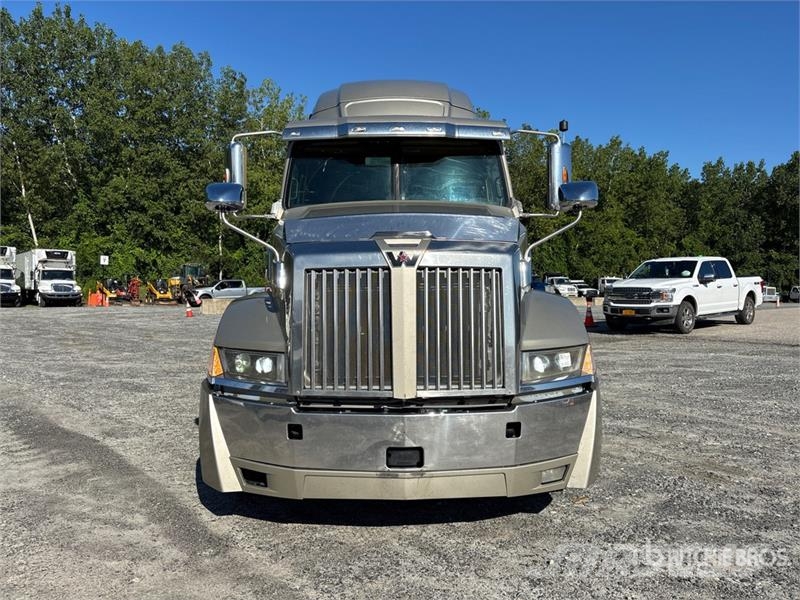 Western Star 5700 6x4 T/A Sleeper Truck Tractor Vlačilci