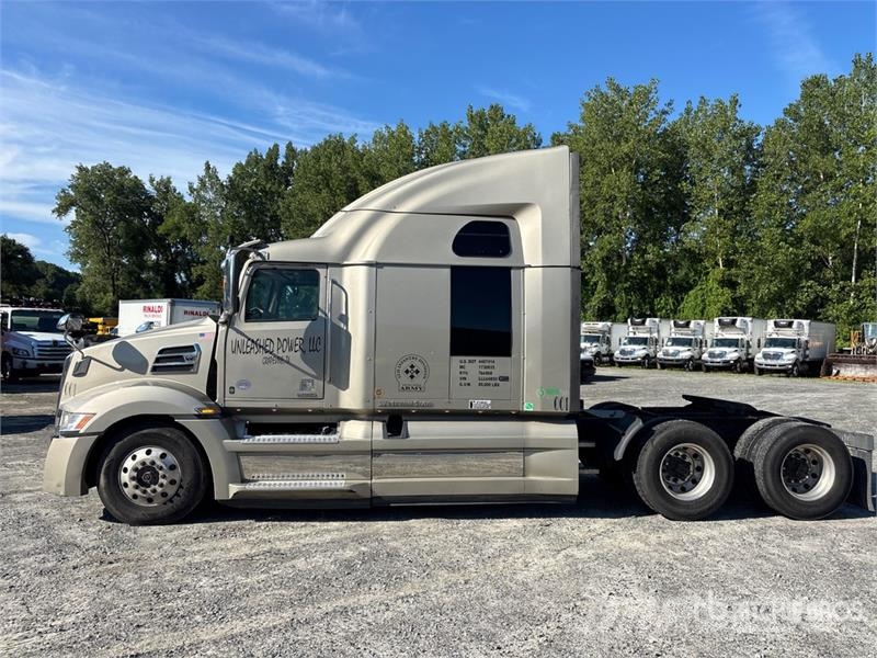 Western Star 5700 6x4 T/A Sleeper Truck Tractor Vlačilci