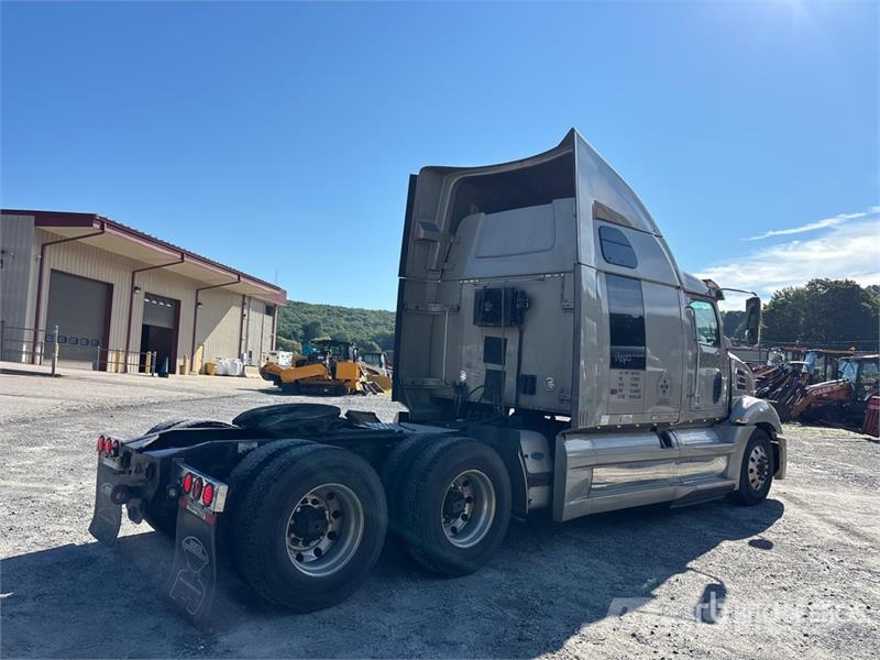 Western Star 5700 6x4 T/A Sleeper Truck Tractor Vlačilci