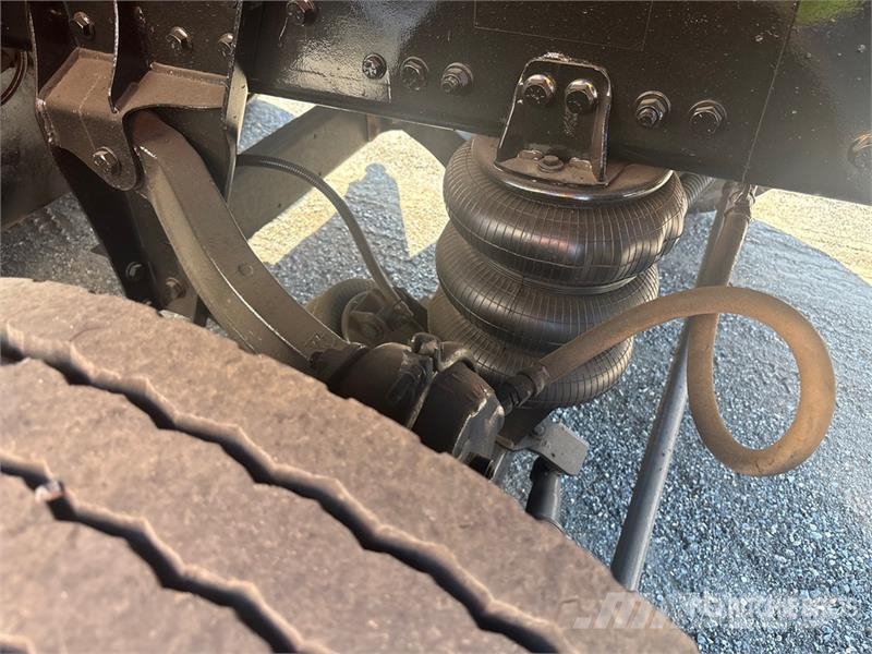 Western Star F390SE 8250 lb Knuckle Boom on Western Star 4700SB クレーントラック、ユニック車