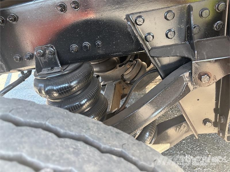 Western Star F390SE 8250 lb Knuckle Boom on Western Star 4700SB クレーントラック、ユニック車