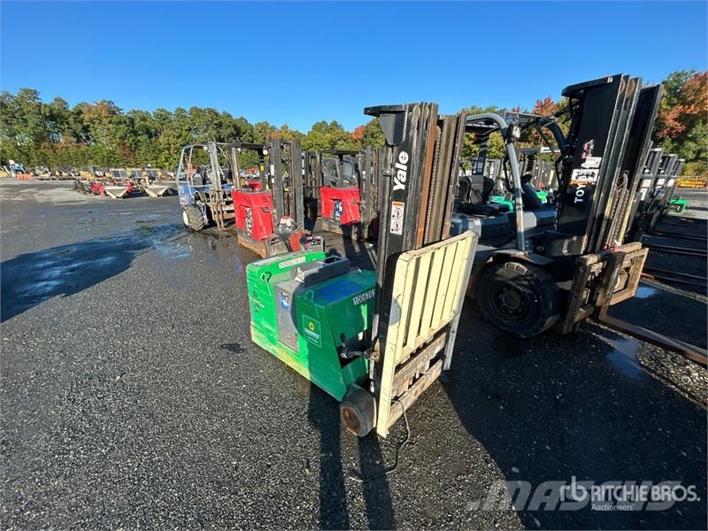 Yale 4000 lb Electric Forklift Elmotviktstruckar