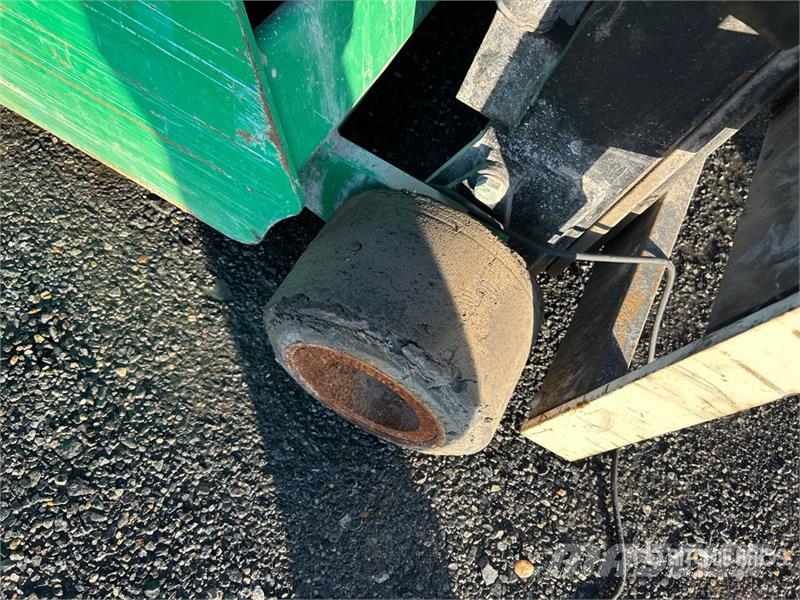 Yale 4000 lb Electric Forklift Elmotviktstruckar