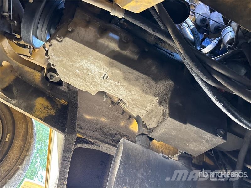 Yale GP250DBEPDV143 22900 lb Pneumatic Tire Forklift 그 외 지게차