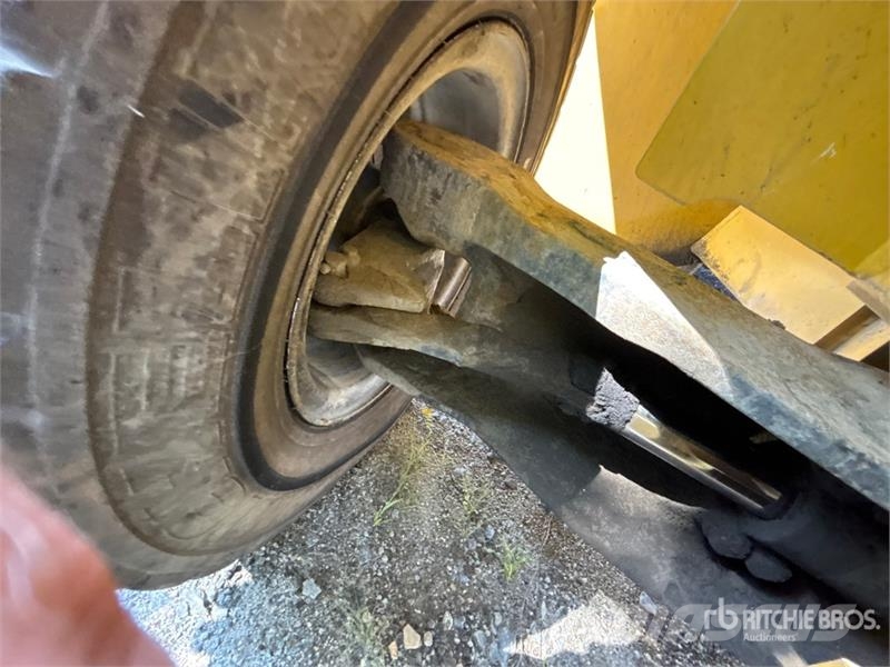 Yale GP250DBEPDV143 22900 lb Pneumatic Tire Forklift 그 외 지게차