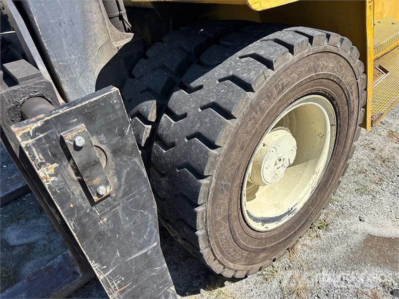Yale GP250DBEPDV143 22900 lb Pneumatic Tire Forklift 그 외 지게차