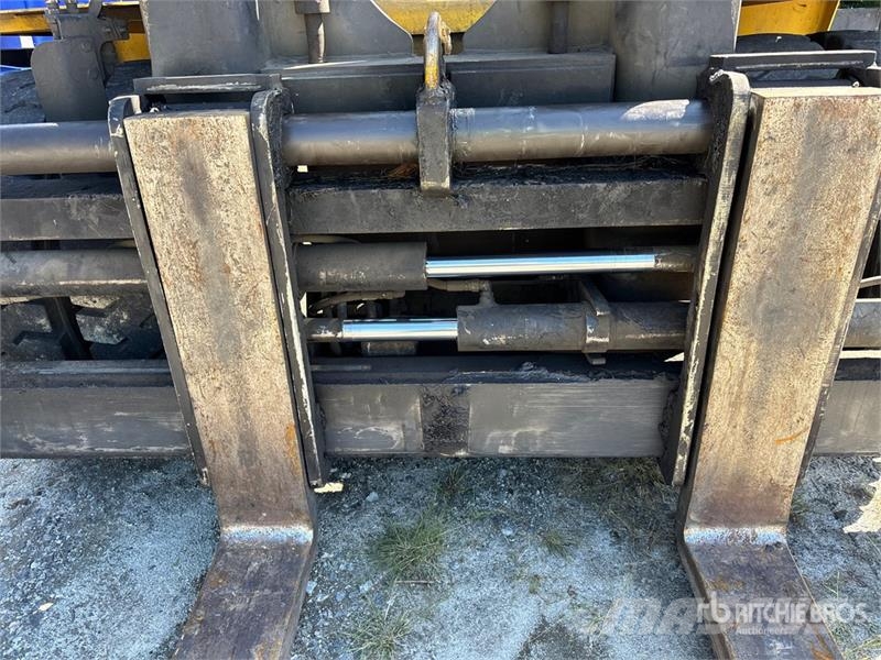 Yale GP250DBEPDV143 22900 lb Pneumatic Tire Forklift 그 외 지게차