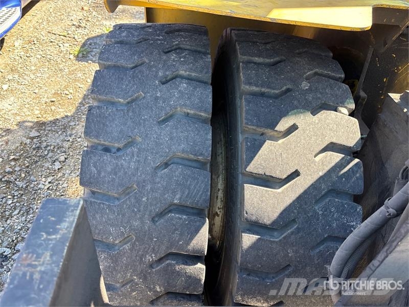 Yale GP250DBEPDV143 22900 lb Pneumatic Tire Forklift 그 외 지게차