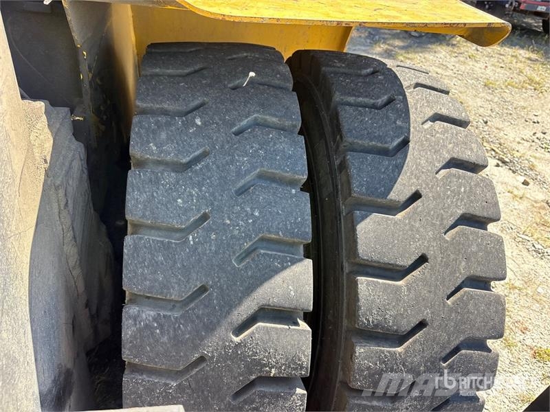 Yale GP250DBEPDV143 22900 lb Pneumatic Tire Forklift 그 외 지게차