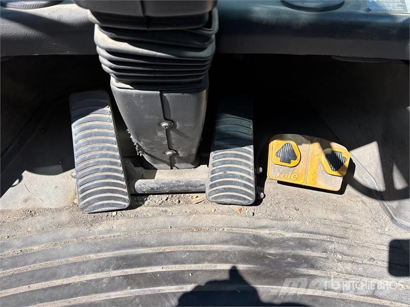 Yale GP250DBEPDV143 22900 lb Pneumatic Tire Forklift 그 외 지게차