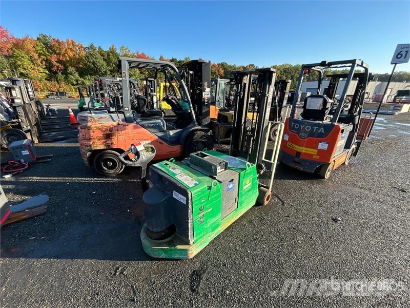 Yale MCW040LEN24TE077 4000 lb Electric Stacker Samopogonski ručni viljuškari