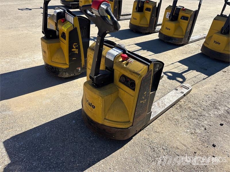 Yale MPB045 4510 lb Electric Pallet Jack Kézi raklapemelő