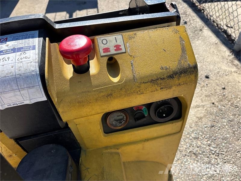 Yale MPB045 4510 lb Electric Pallet Jack Kézi raklapemelő