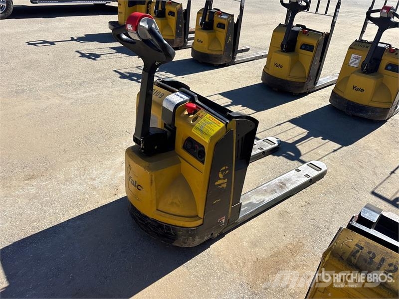 Yale MPB045 4510 lb Electric Pallet Jack Kézi raklapemelő