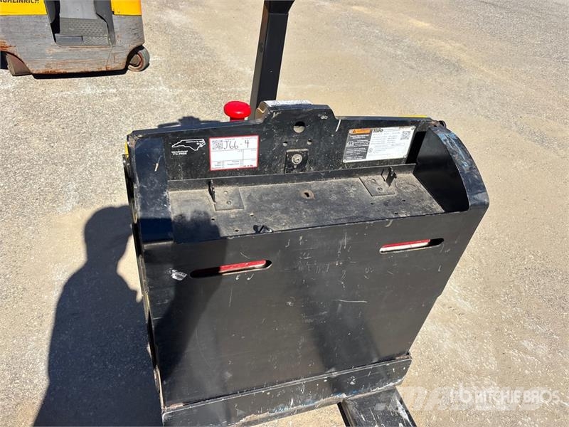 Yale MPB045 4510 lb Electric Pallet Jack Kézi raklapemelő