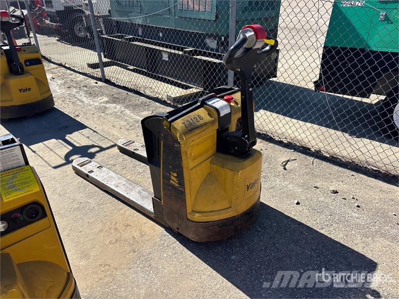 Yale MPB045 4510 lb Electric Pallet Jack Kézi raklapemelő