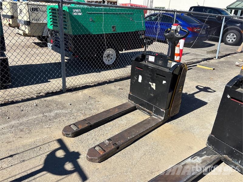 Yale MPB045 4510 lb Electric Pallet Jack Kézi raklapemelő