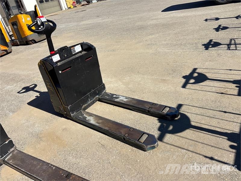 Yale MPB045 4510 lb Electric Pallet Jack Kézi raklapemelő