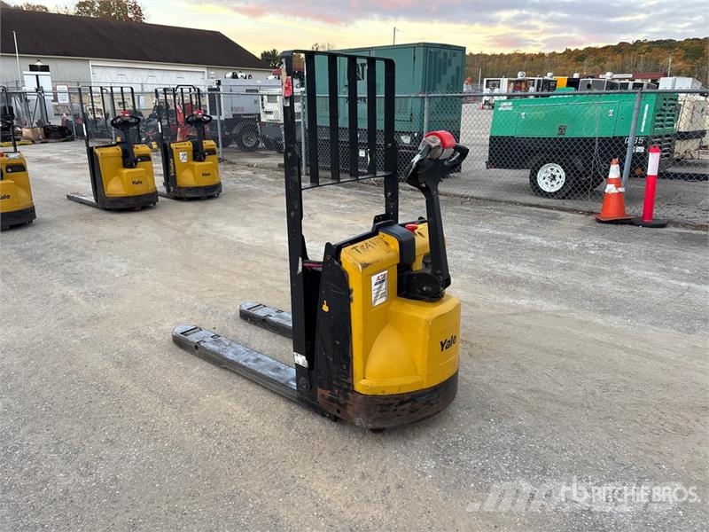 Yale MPB045VG 4510 lb Electric Pallet Jack Hand pallet truck