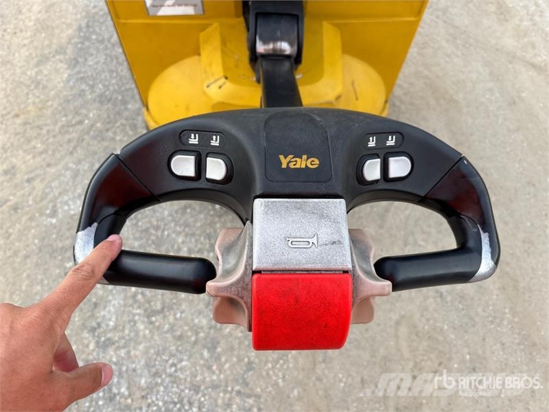 Yale MPB045VG 4510 lb Electric Pallet Jack Hand pallet truck