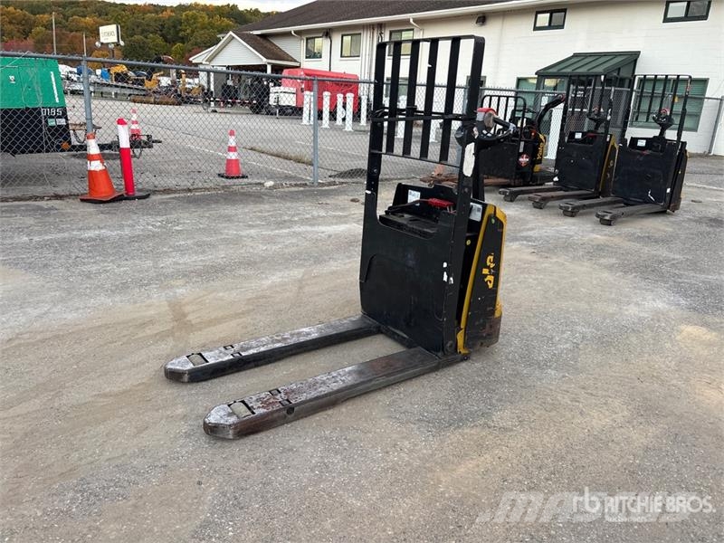 Yale MPB045VG 4510 lb Electric Pallet Jack Hand pallet truck