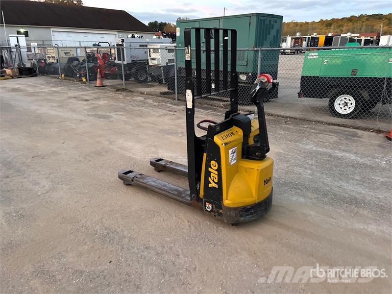Yale MPB045VG 4510 lb Electric Pallet Jack Hand pallet truck