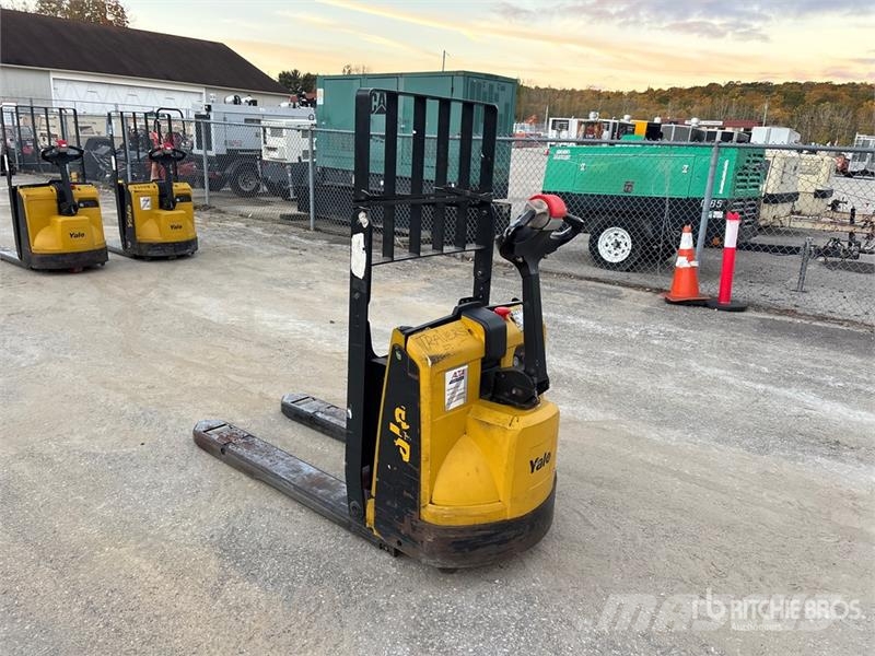 Yale MPB045VG 4510 lb Electric Pallet Jack Hand pallet truck