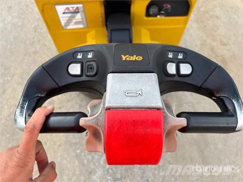 Yale MPB045VG 4510 lb Electric Pallet Jack Hand pallet truck