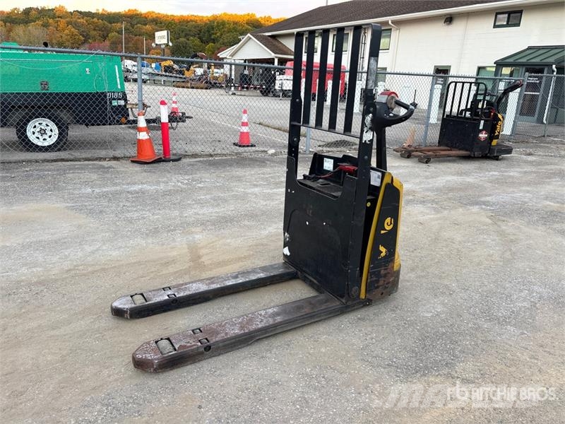 Yale MPB045VG 4510 lb Electric Pallet Jack Hand pallet truck