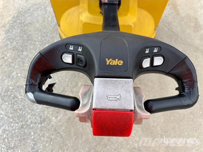 Yale MPB045VG 4510 lb Electric Pallet Jack Hand pallet truck