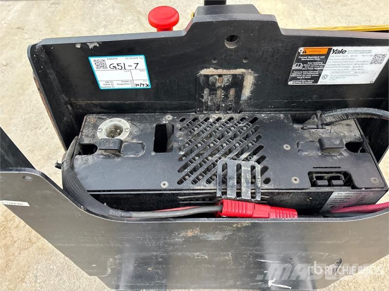 Yale MPB045VG 4510 lb Electric Pallet Jack Hand pallet truck