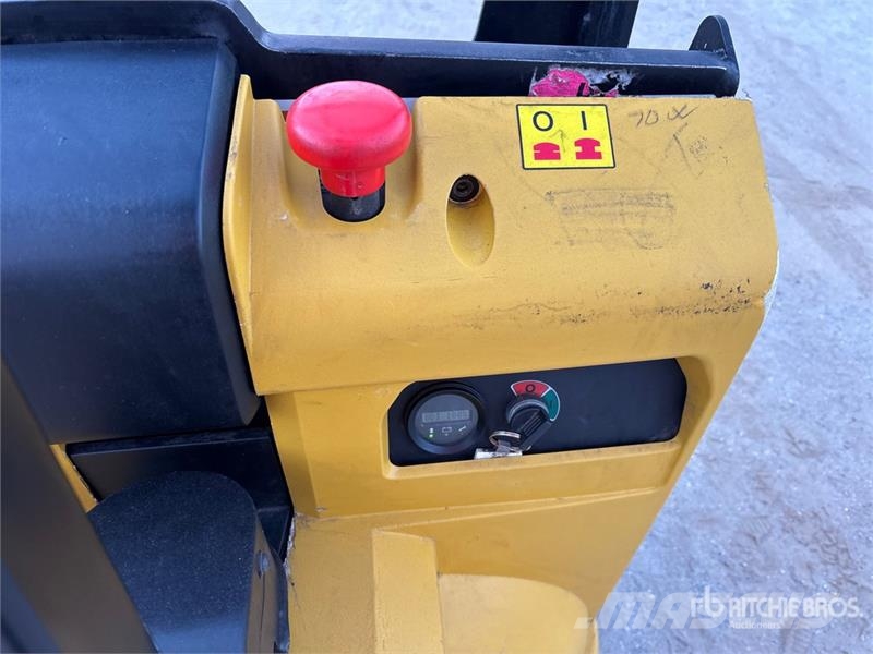 Yale MPB045VG 4510 lb Electric Pallet Jack Hand pallet truck