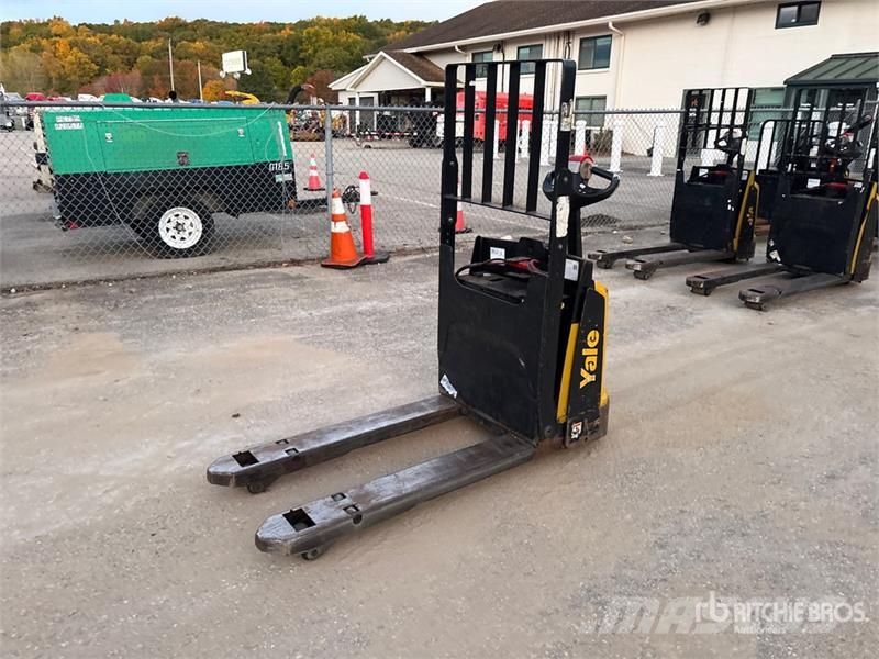 Yale MPB045VG 4510 lb Electric Pallet Jack Hand pallet truck
