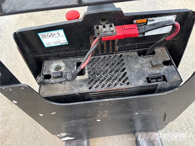 Yale MPB045VG 4510 lb Electric Pallet Jack Hand pallet truck