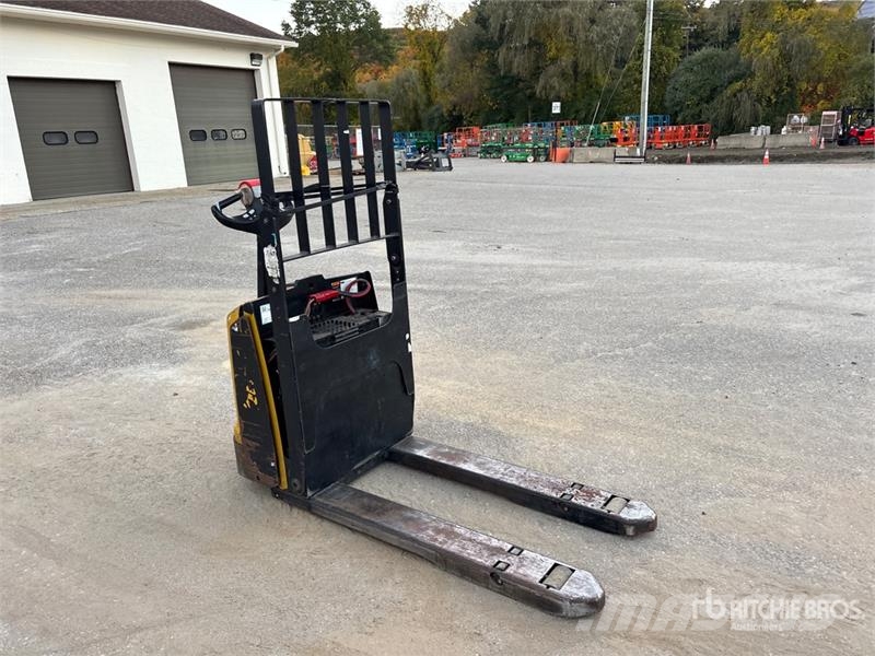 Yale MPB045VG 4510 lb Electric Pallet Jack Hand pallet truck