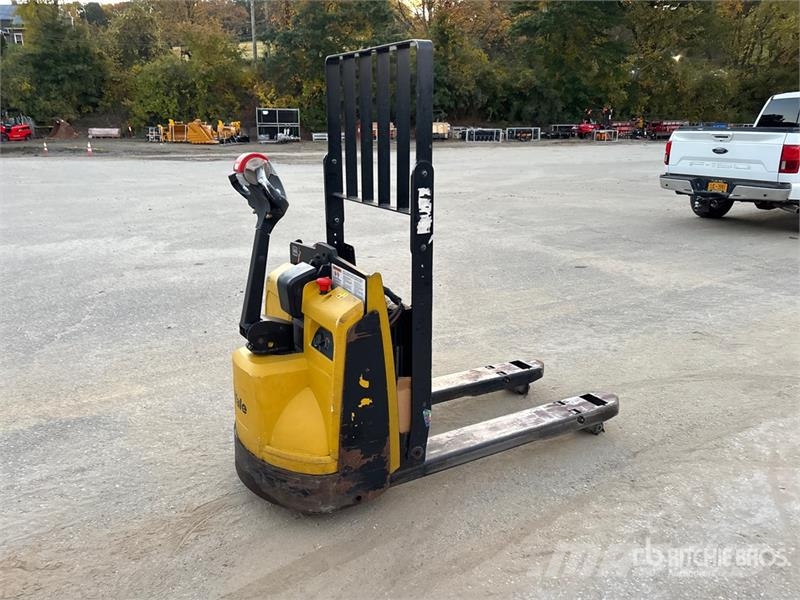 Yale MPB045VG 4510 lb Electric Pallet Jack Hand pallet truck