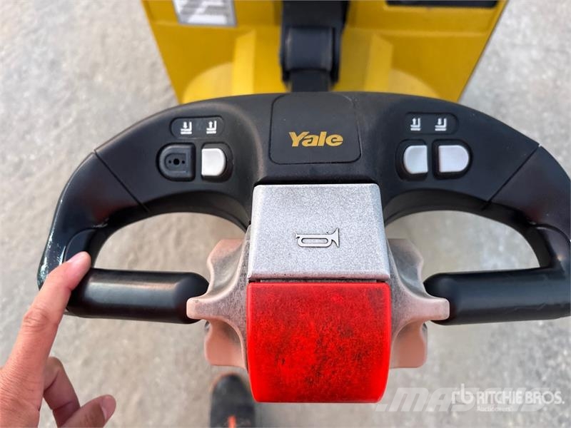 Yale MPB045VG 4510 lb Electric Pallet Jack Hand pallet truck