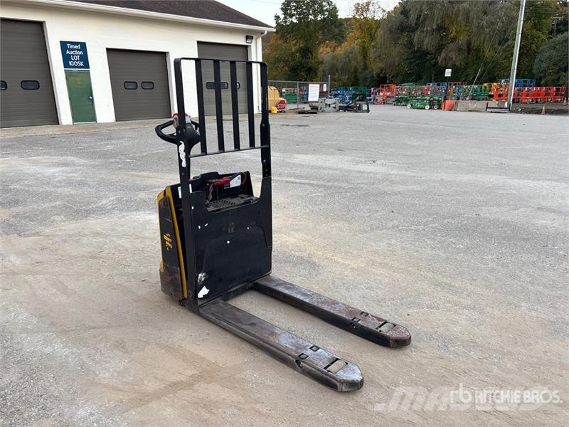 Yale MPB045VG 4510 lb Electric Pallet Jack Hand pallet truck