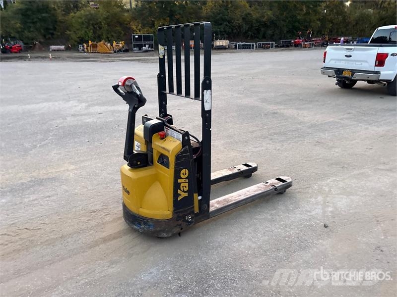 Yale MPB045VG 4510 lb Electric Pallet Jack Hand pallet truck