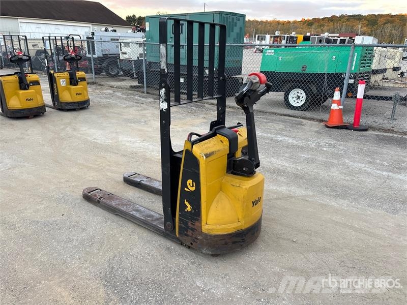 Yale MPB045VG 4510 lb Electric Pallet Jack Hand pallet truck