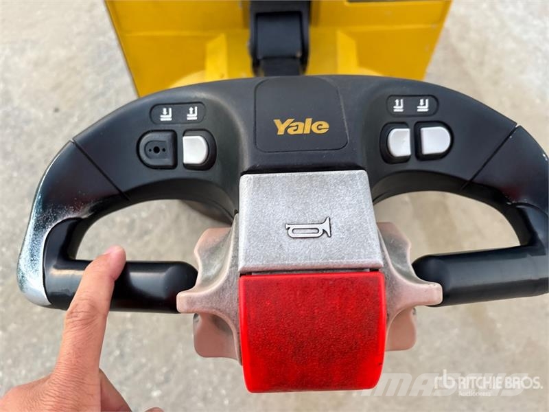 Yale MPB045VG 4510 lb Electric Pallet Jack Hand pallet truck