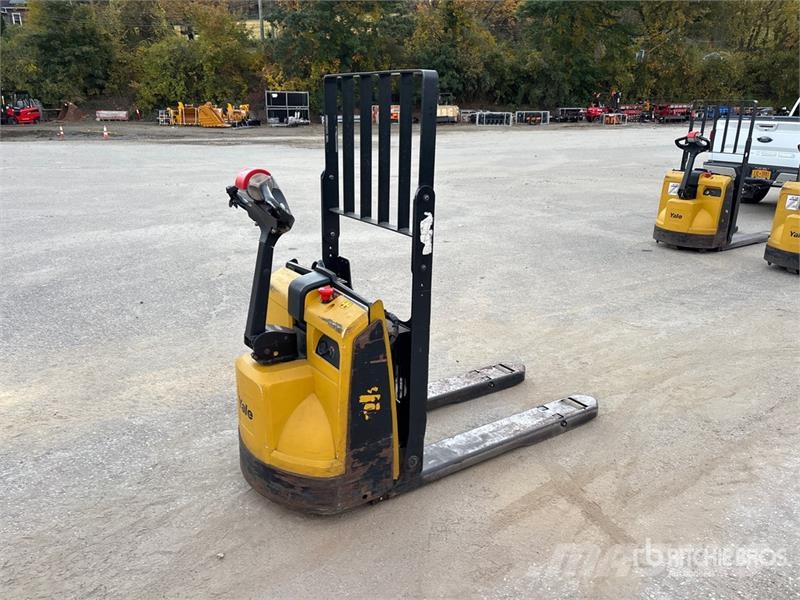 Yale MPB045VG 4510 lb Electric Pallet Jack Hand pallet truck
