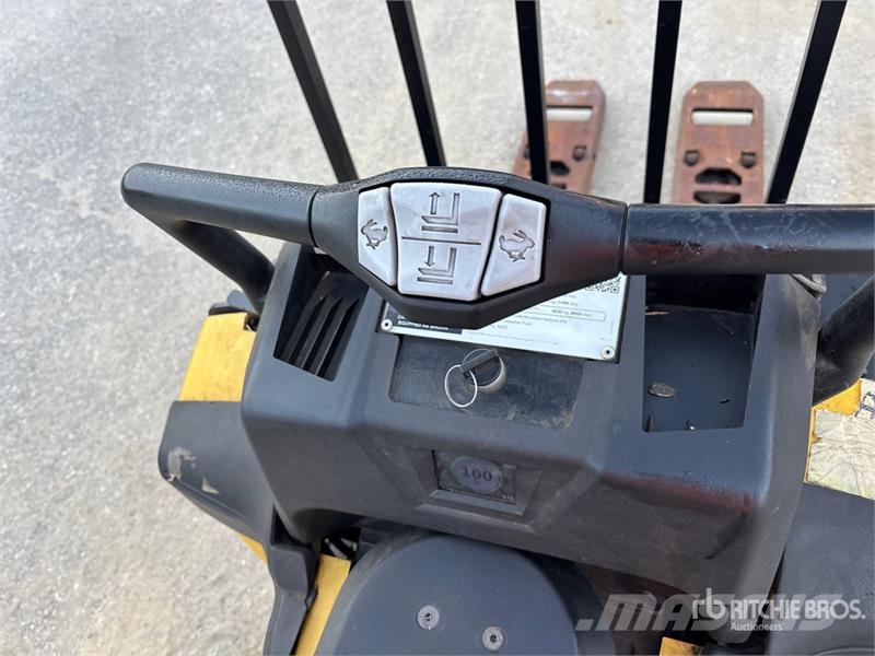 Yale MPE080VH 8000 lb Electric Pallet Jack Løftevogne